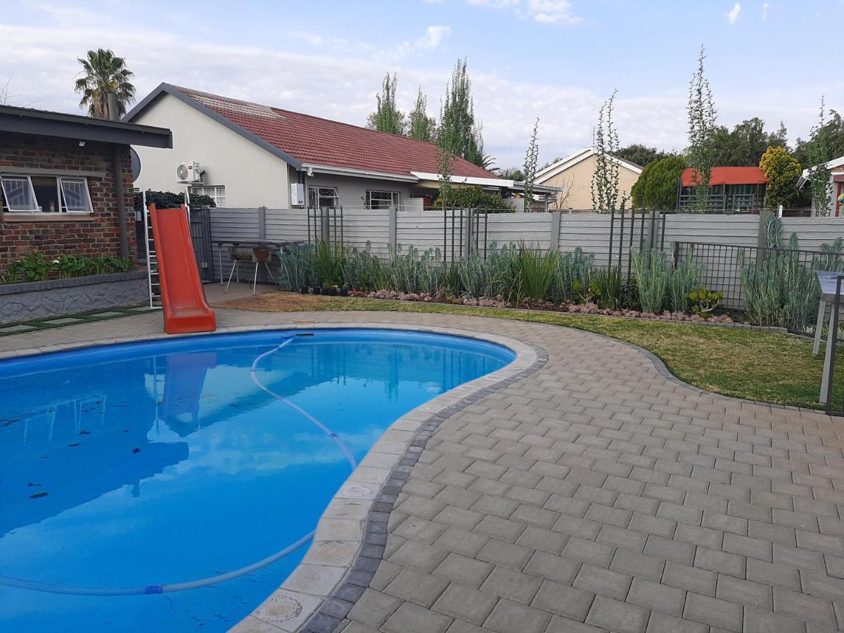Melsetter'S Guesthouse Bloemfontein Esterno foto