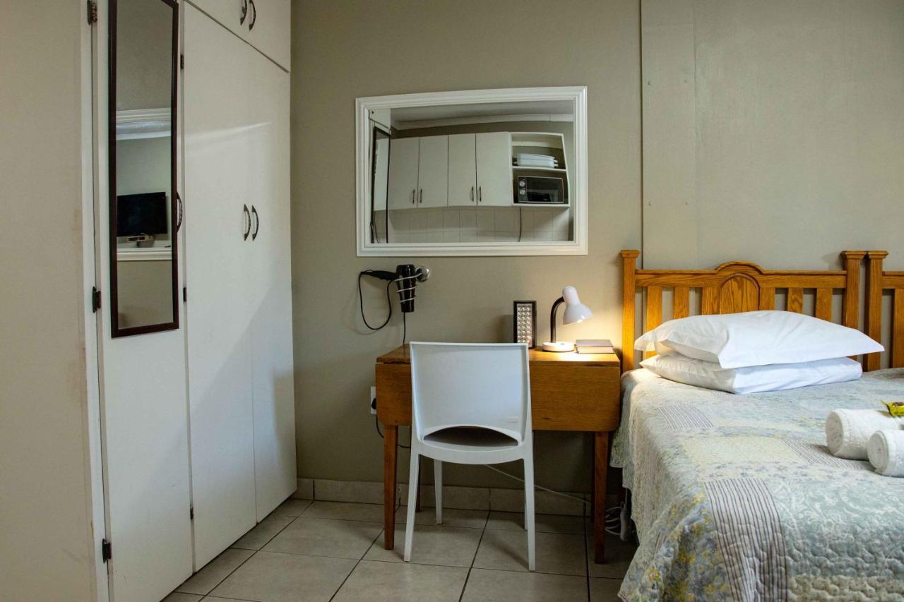 Melsetter'S Guesthouse Bloemfontein Esterno foto