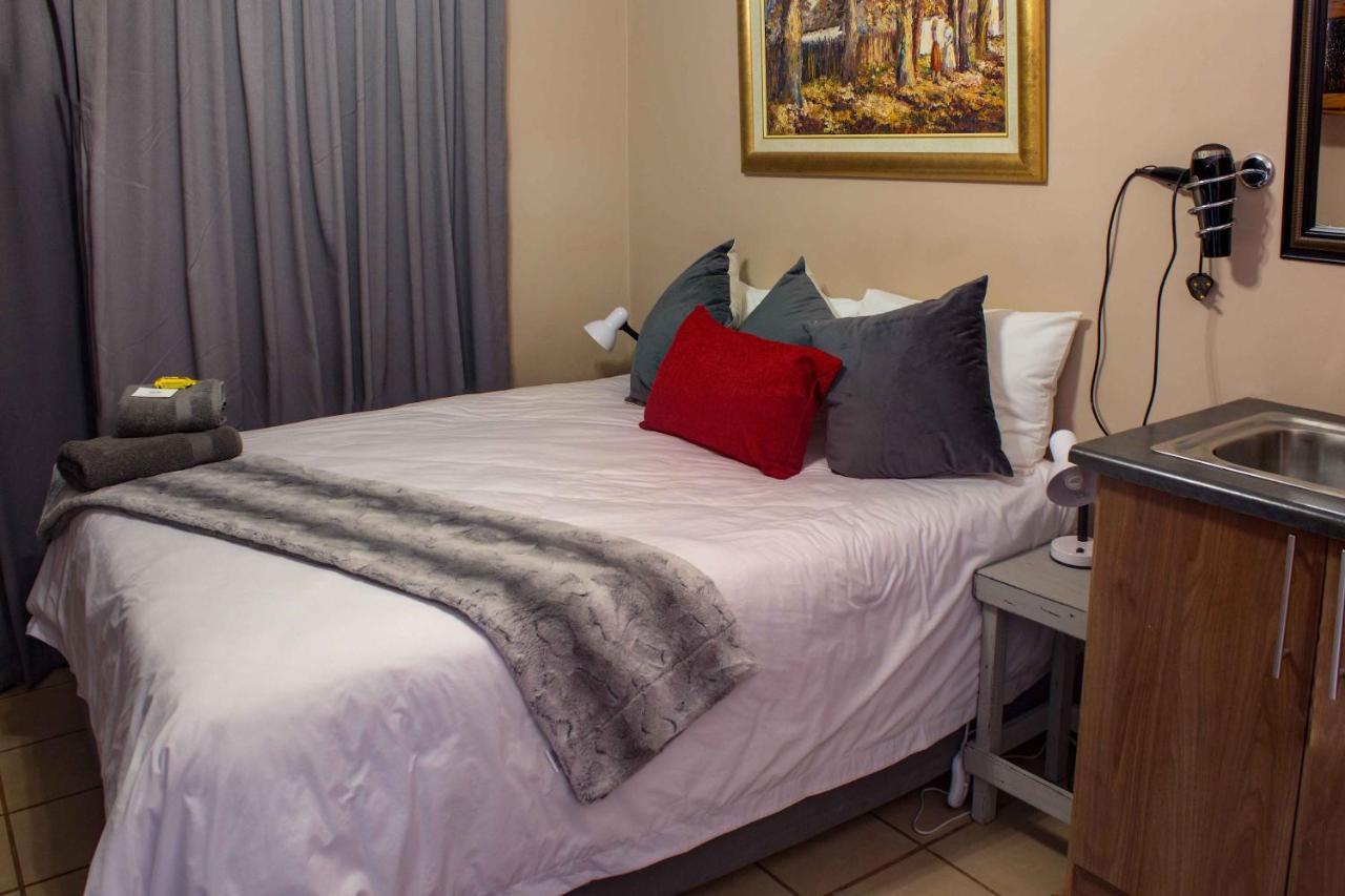 Melsetter'S Guesthouse Bloemfontein Esterno foto