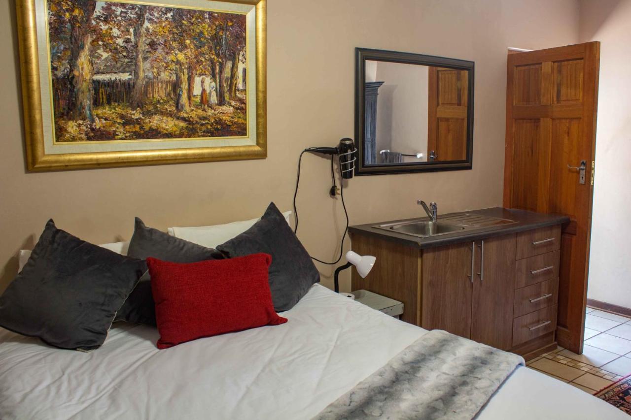 Melsetter'S Guesthouse Bloemfontein Esterno foto